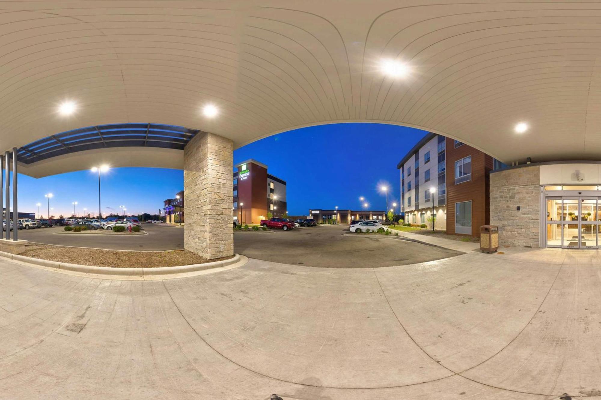 Fairfield Inn & Suites By Marriott Milwaukee Brookfield Exterior foto
